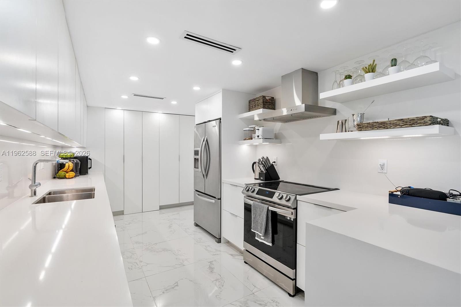 1121 Crandon Blvd #D806, Key Biscayne FL 33149