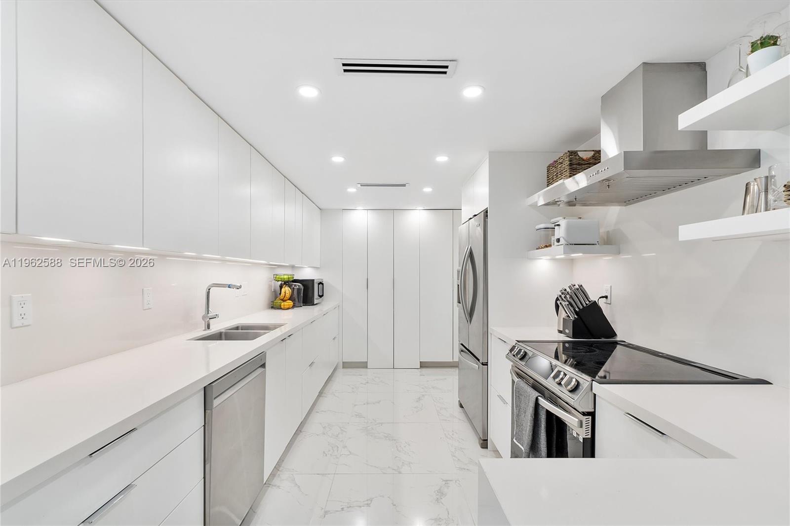1121 Crandon Blvd #D806, Key Biscayne FL 33149
