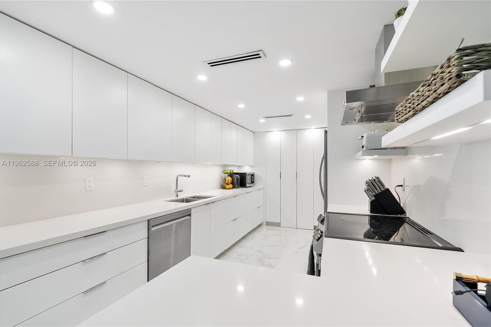 1121 Crandon Blvd #D806, Key Biscayne FL 33149