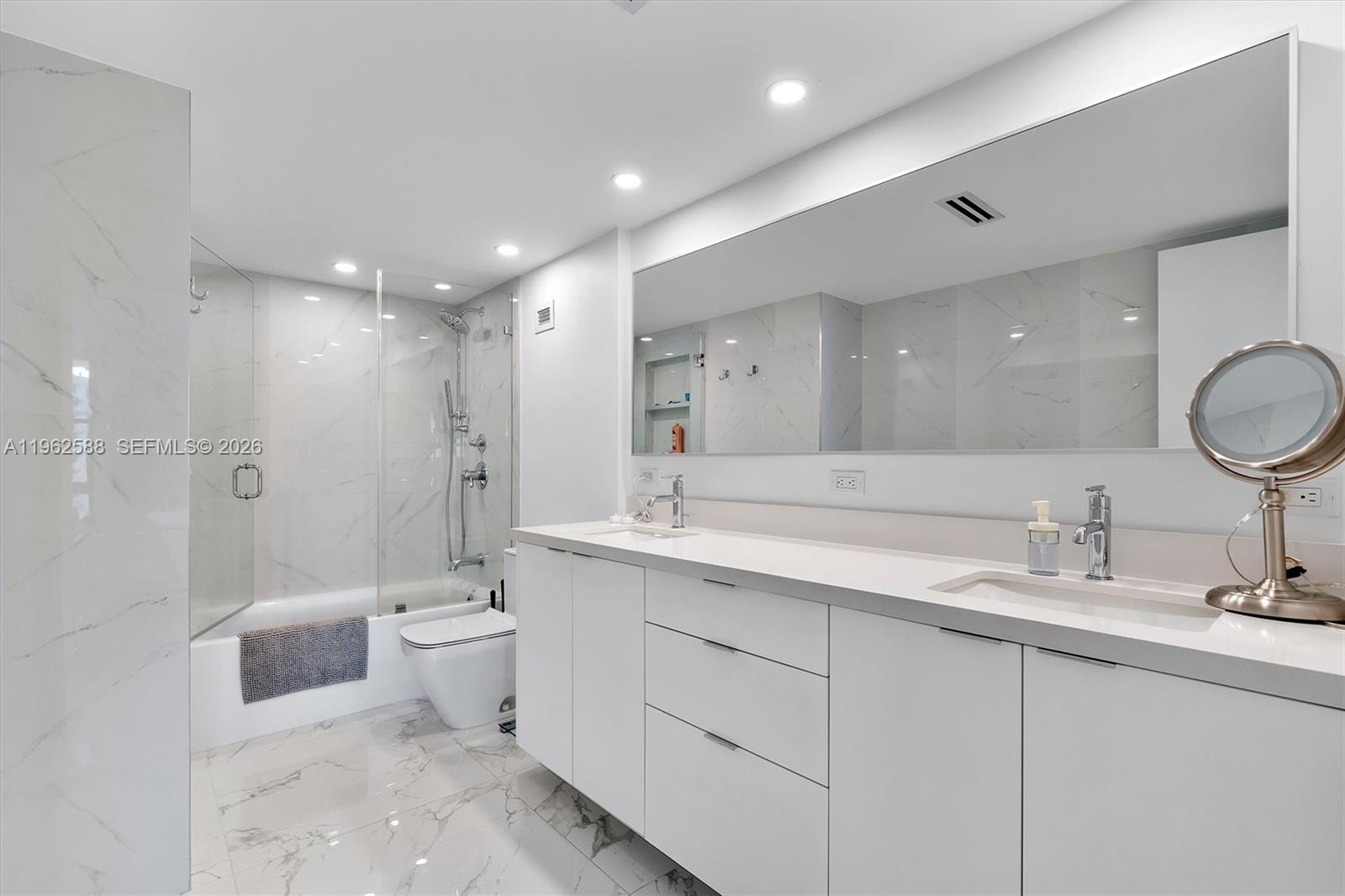 1121 Crandon Blvd #D806, Key Biscayne FL 33149
