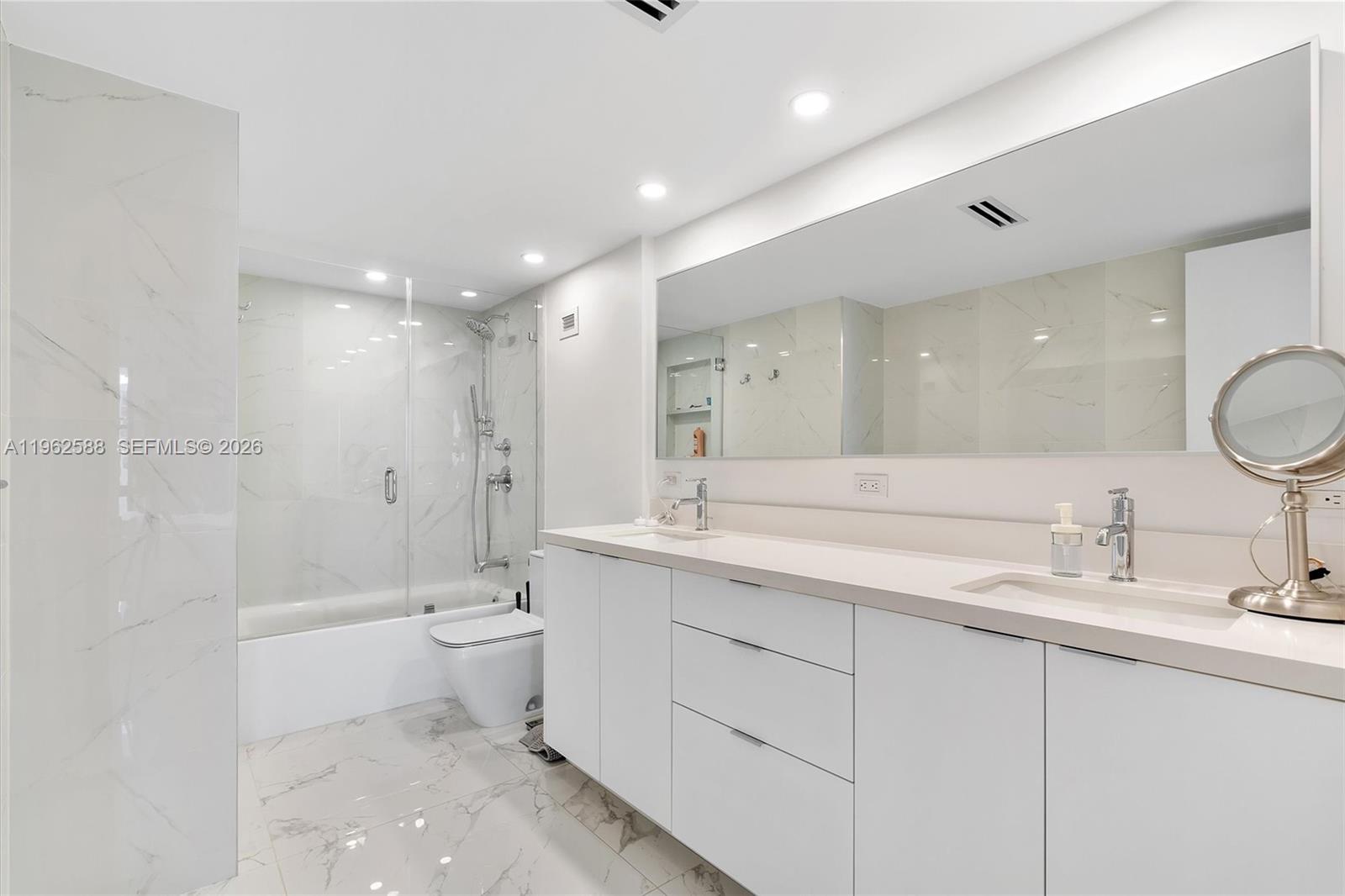 1121 Crandon Blvd #D806, Key Biscayne FL 33149