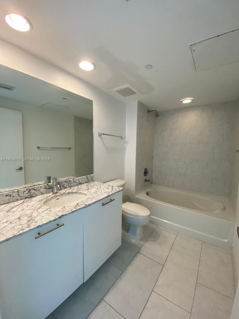 950 Brickell Bay Dr #4002, Miami FL 33131