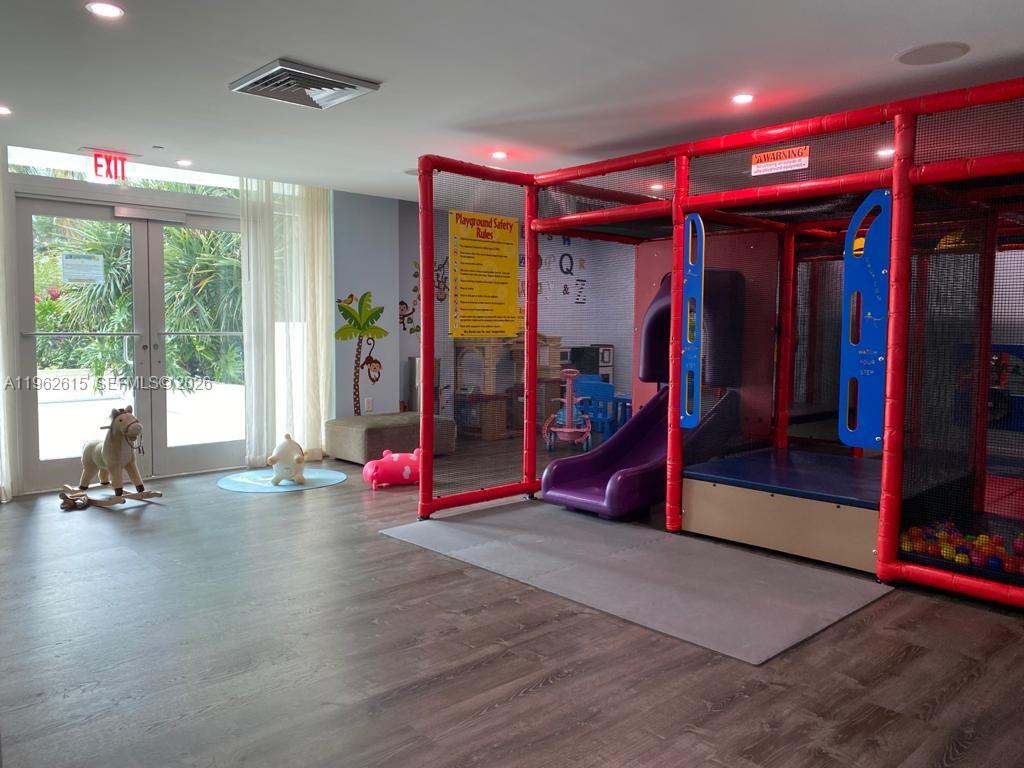 950 Brickell Bay Dr #4002, Miami FL 33131