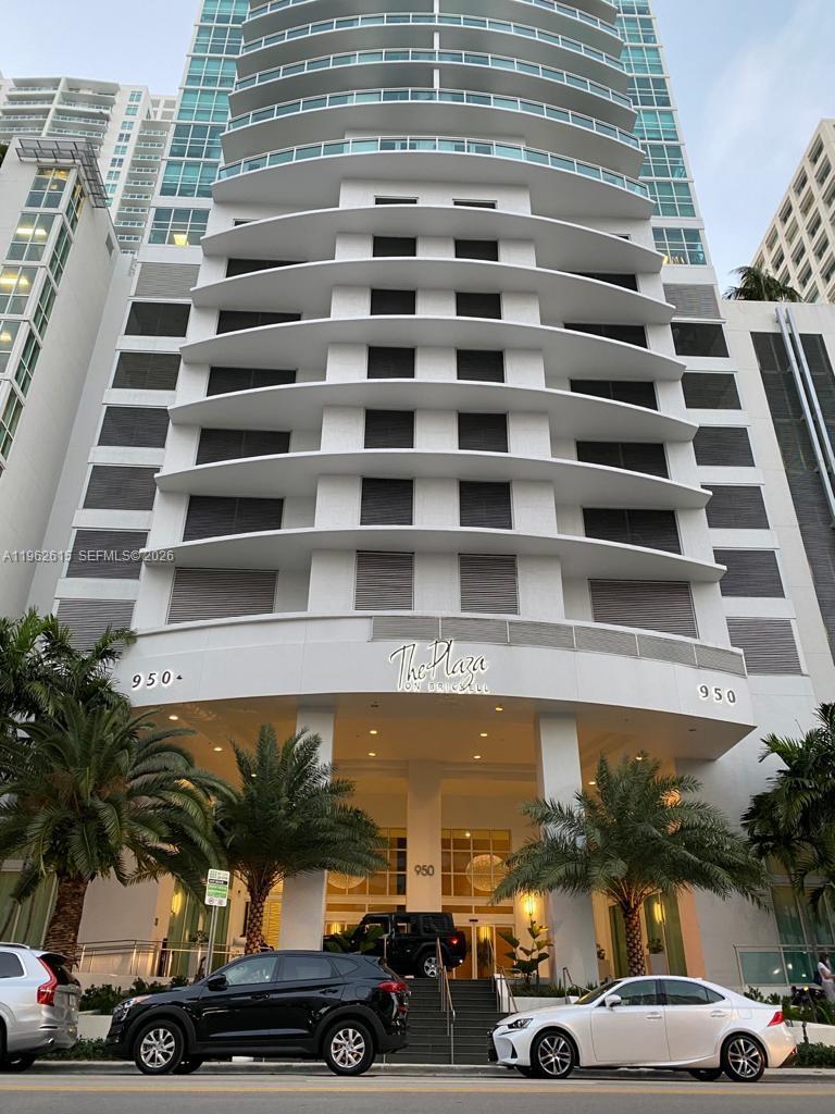 950 Brickell Bay Dr #4002, Miami FL 33131