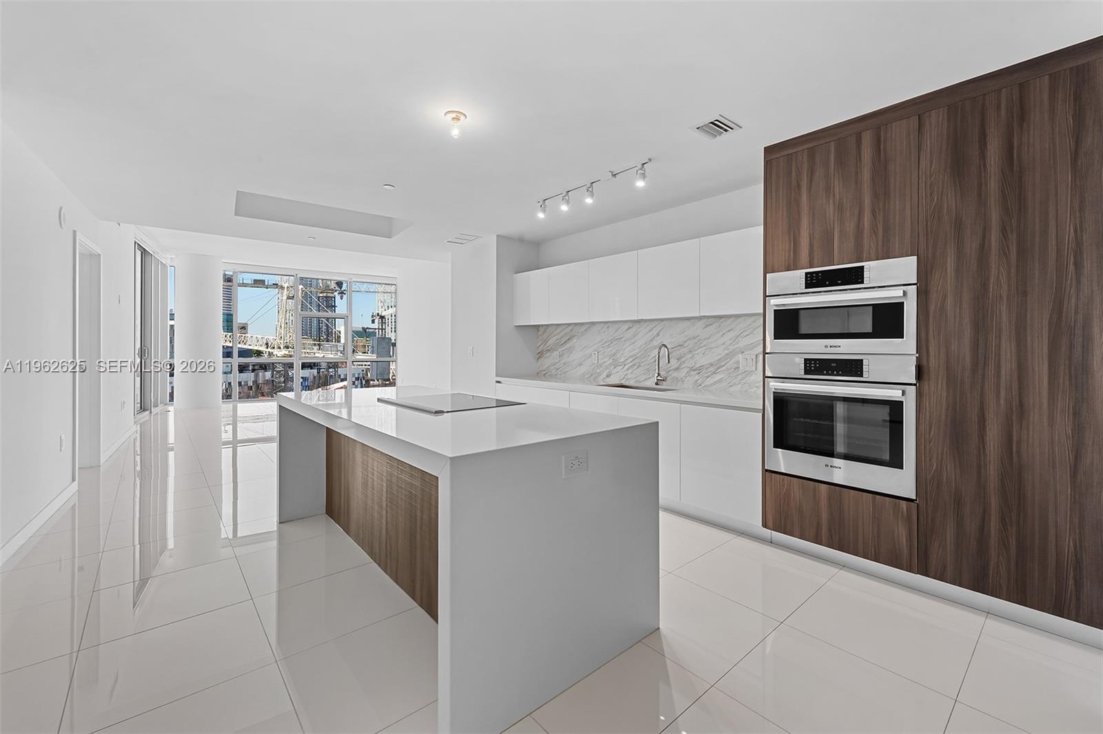 851 NE 1st Ave #1012, Miami FL 33132