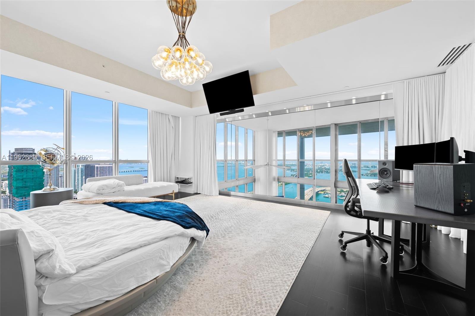 1100 Biscayne Blvd #5706, Miami FL 33132
