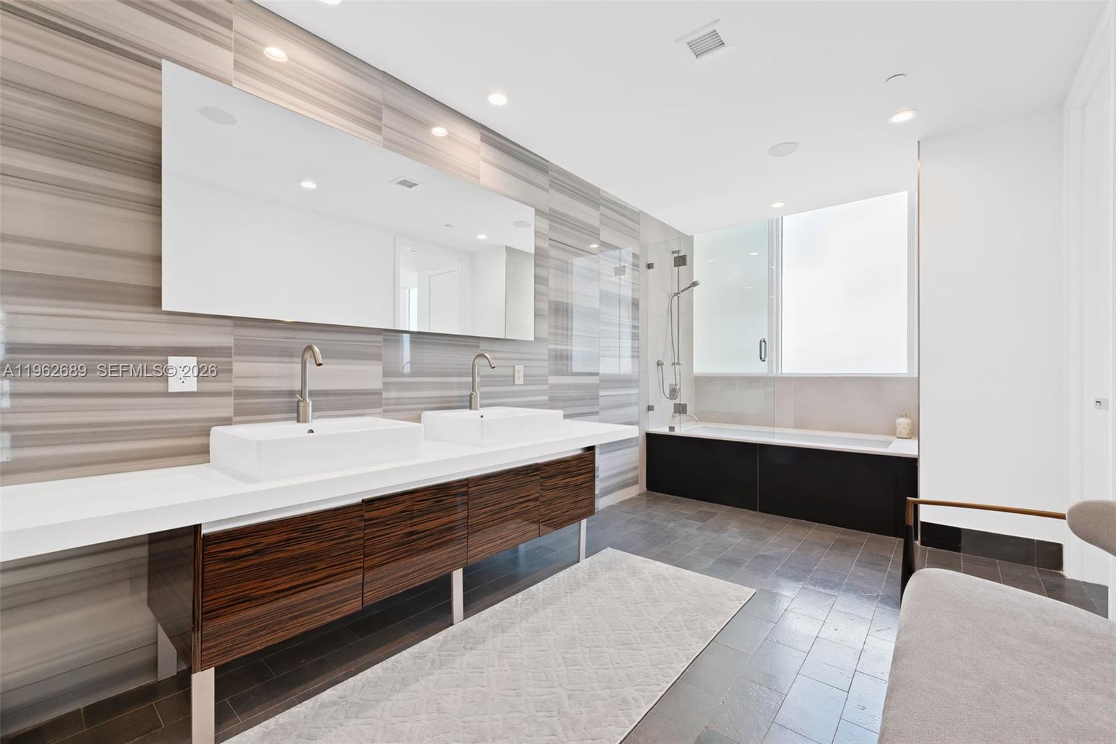 1100 Biscayne Blvd #5706, Miami FL 33132