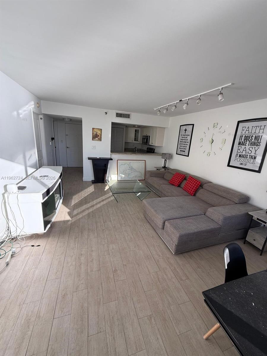 540 Brickell Key Dr #1505, Miami FL 33131
