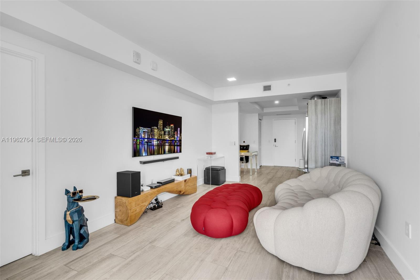 121 NE 34th St #3003, Miami FL 33137