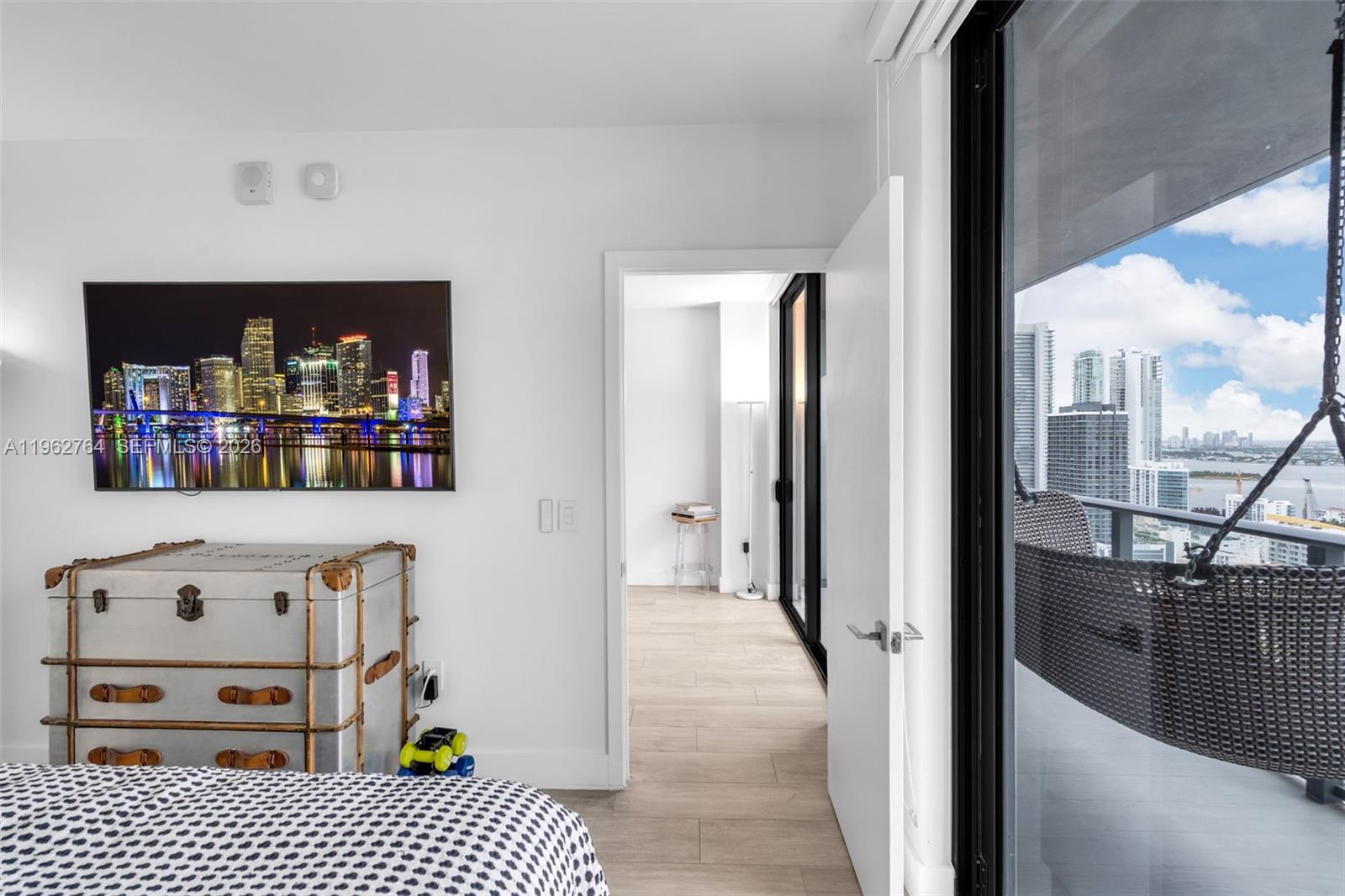121 NE 34th St #3003, Miami FL 33137