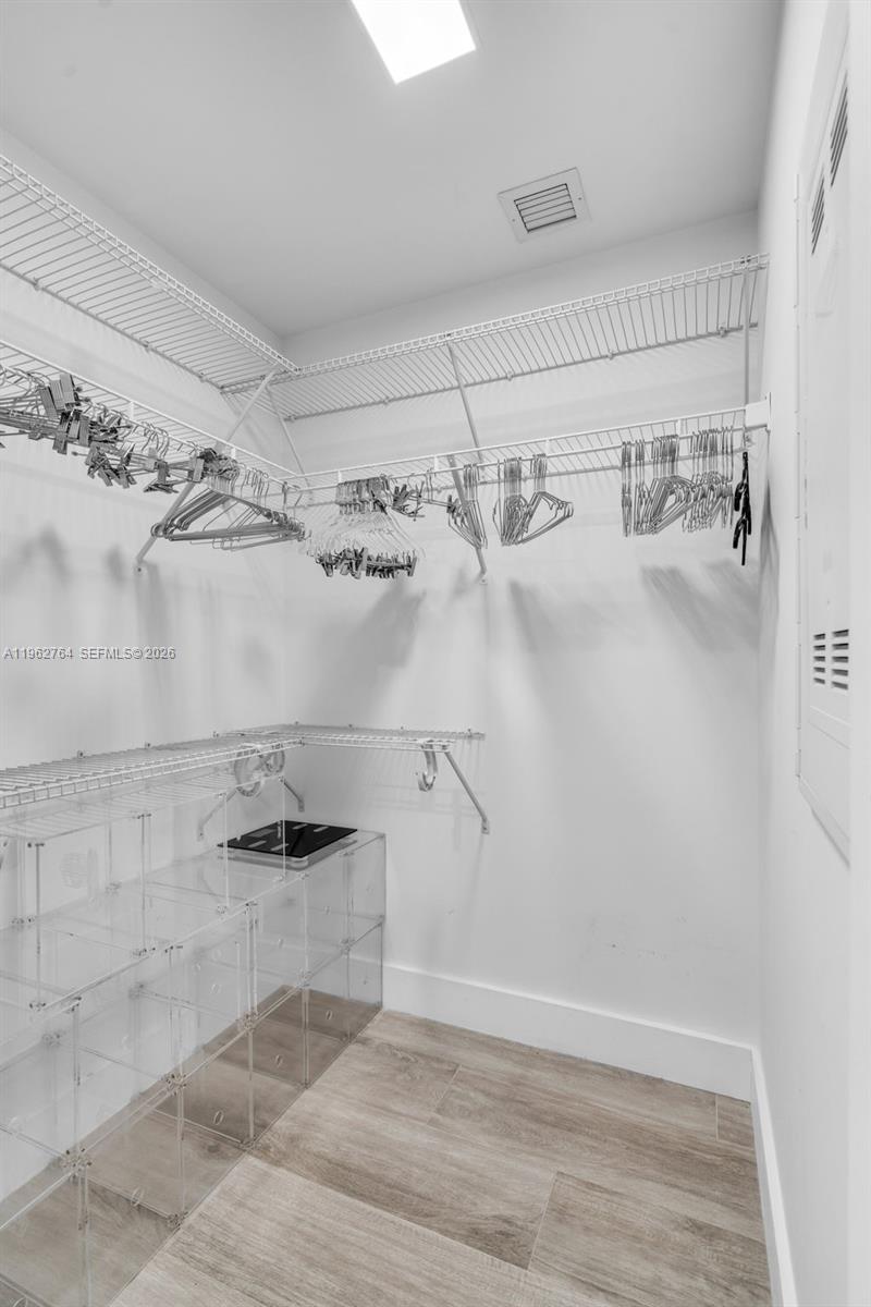 121 NE 34th St #3003, Miami FL 33137