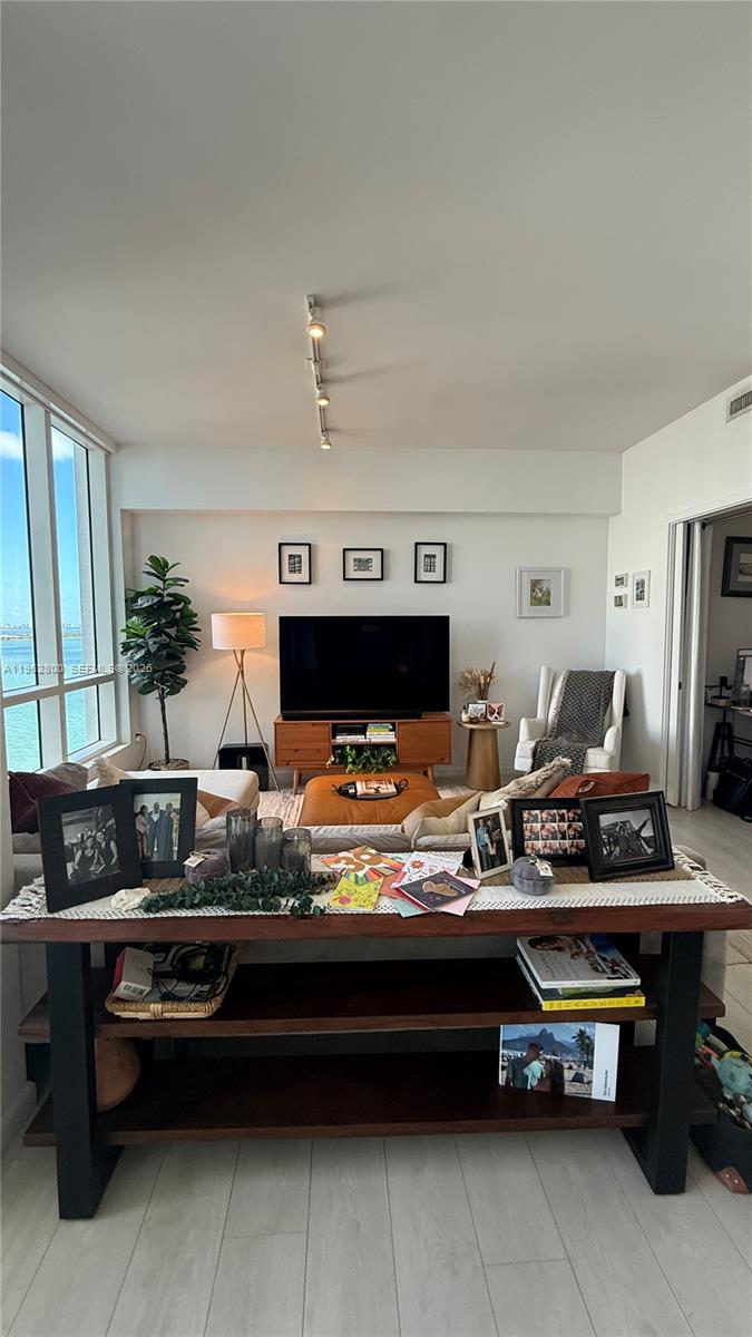601 NE 27th #1003, Miami FL 33137