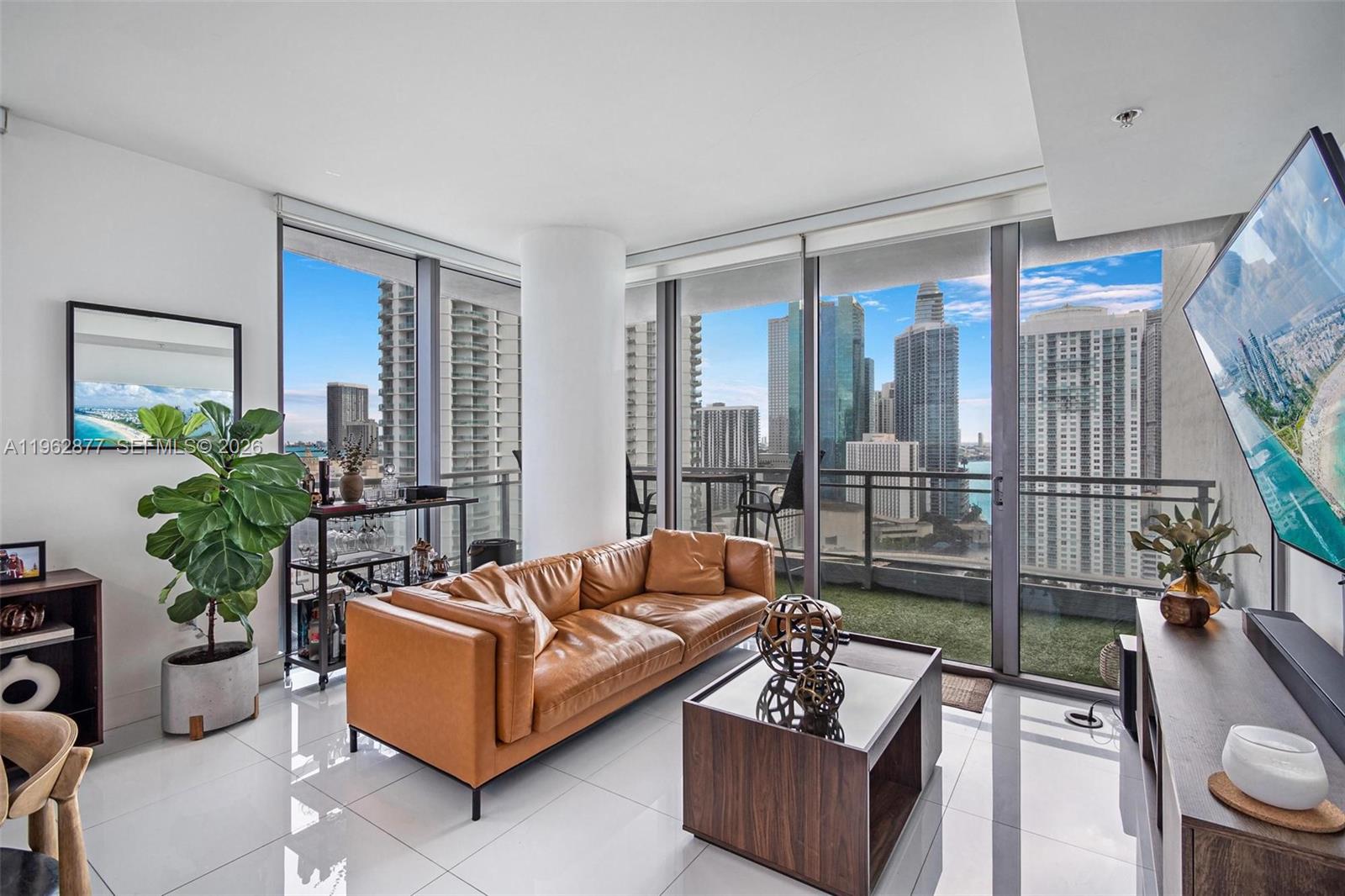 92 SW 3rd St #2710, Miami FL 33130