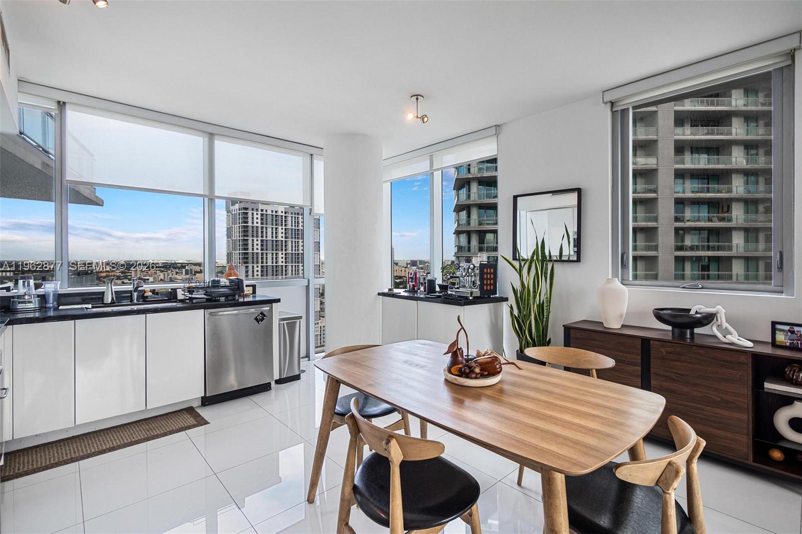 92 SW 3rd St #2710, Miami FL 33130
