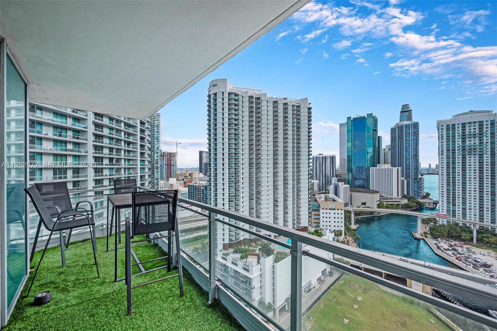 92 SW 3rd St #2710, Miami FL 33130