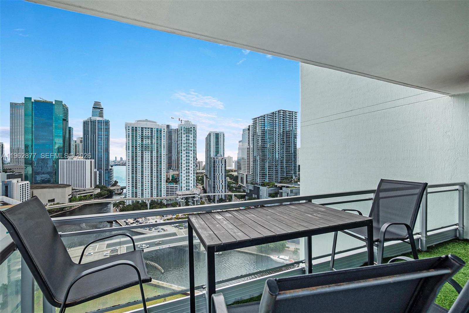 92 SW 3rd St #2710, Miami FL 33130