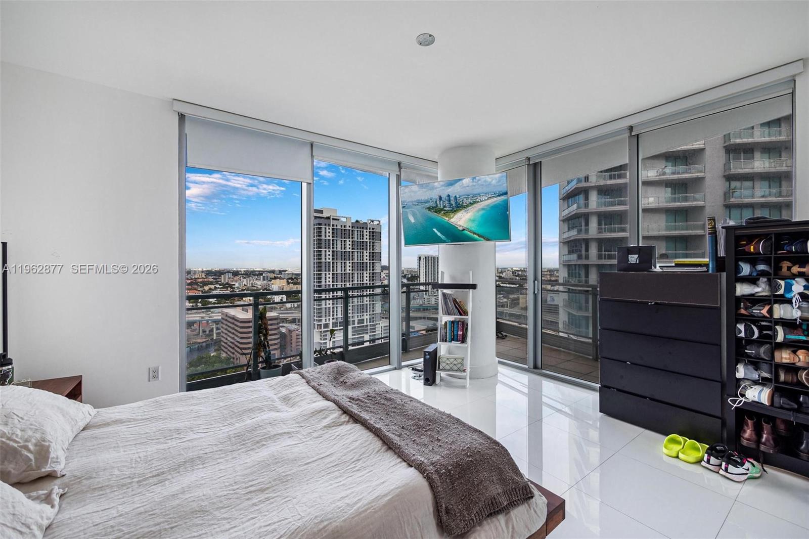 92 SW 3rd St #2710, Miami FL 33130