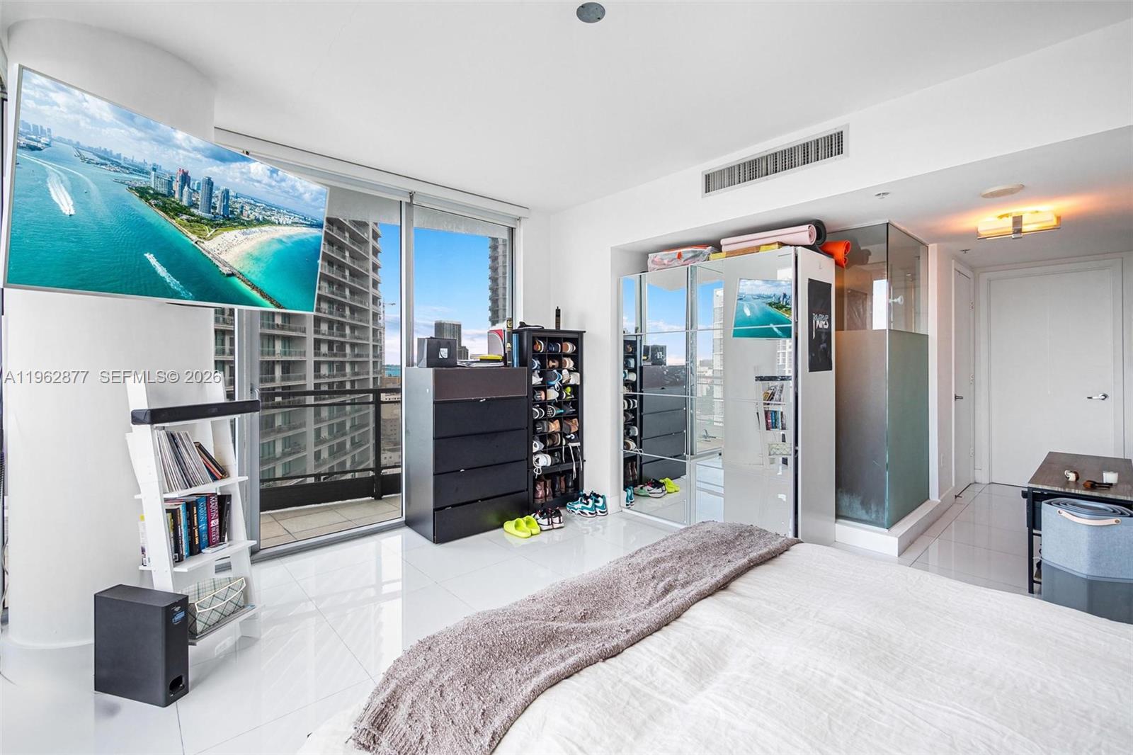 92 SW 3rd St #2710, Miami FL 33130