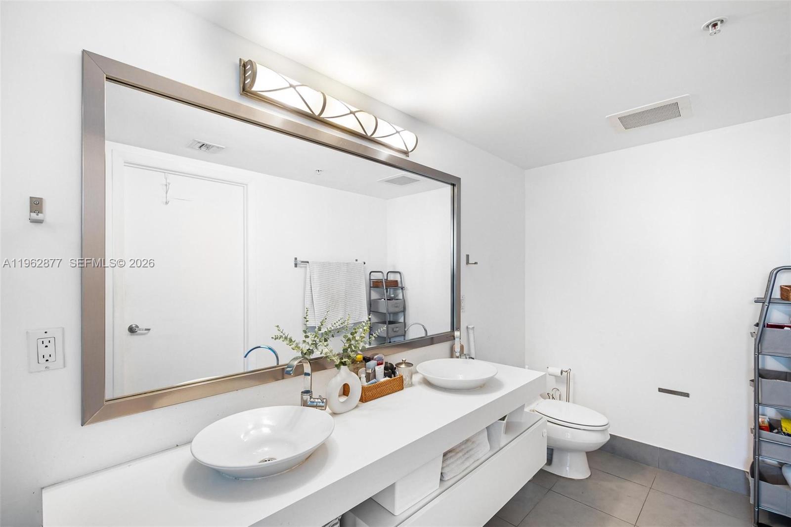 92 SW 3rd St #2710, Miami FL 33130
