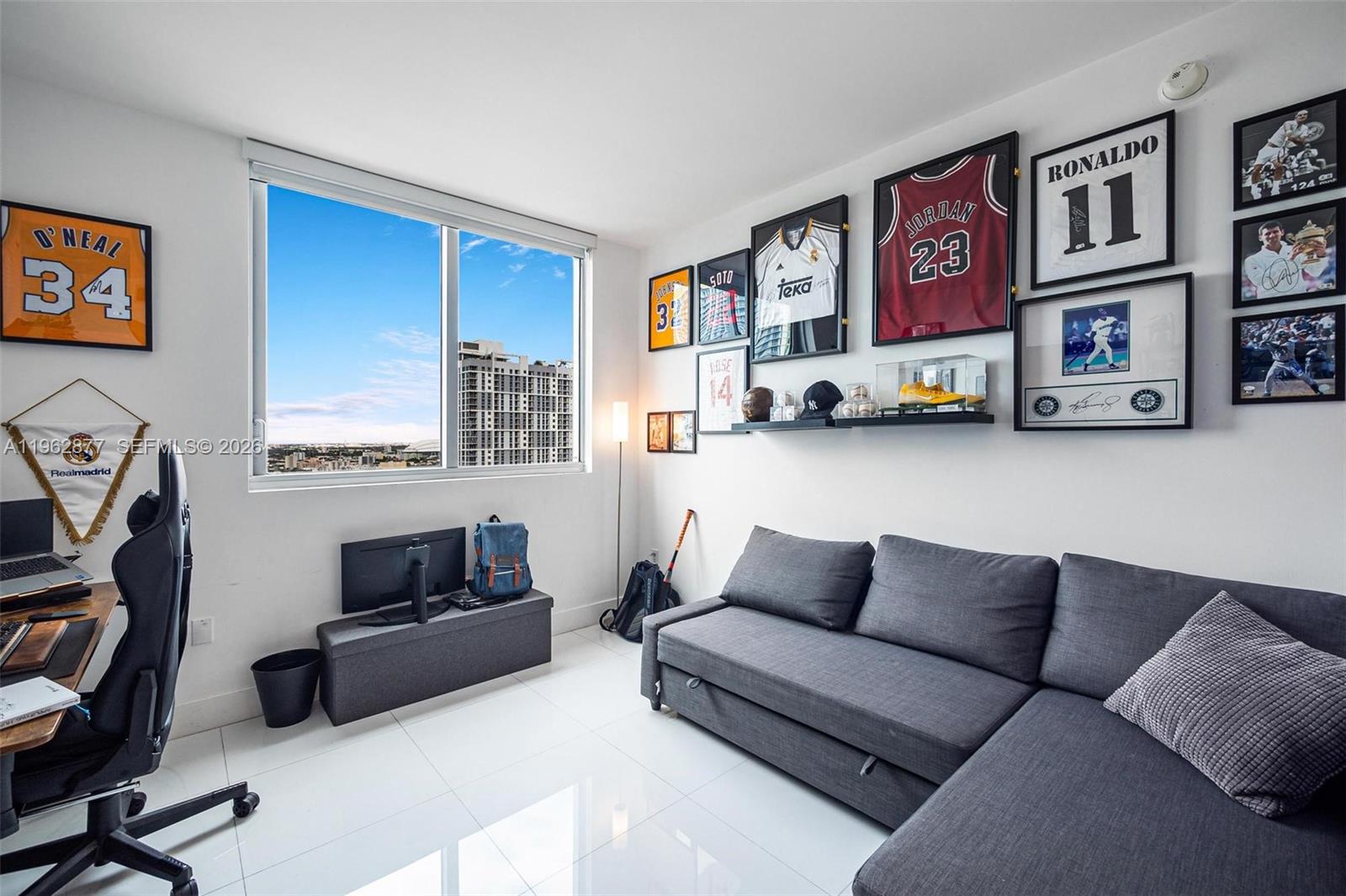92 SW 3rd St #2710, Miami FL 33130