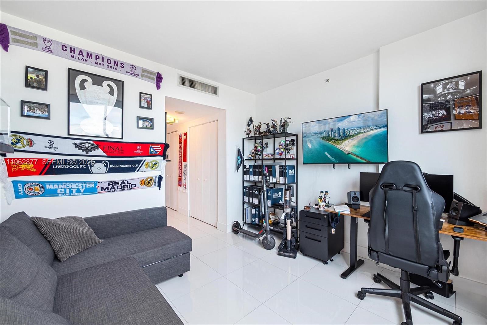 92 SW 3rd St #2710, Miami FL 33130