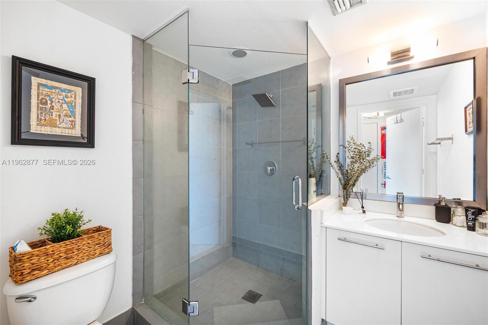 92 SW 3rd St #2710, Miami FL 33130