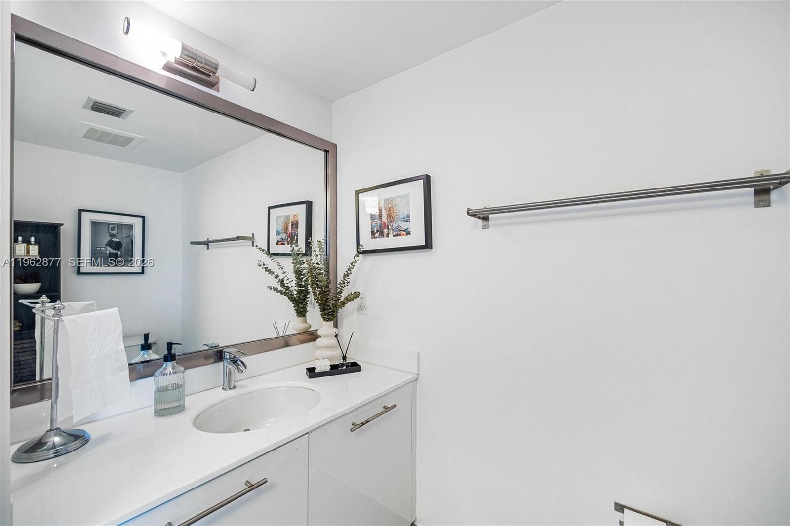 92 SW 3rd St #2710, Miami FL 33130