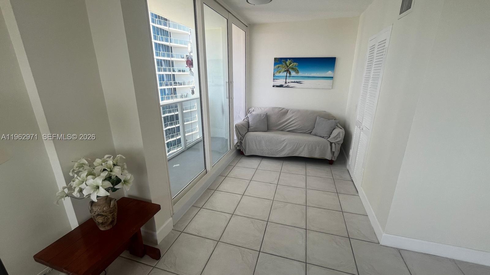 Hollywood FL 33019 - A11962971