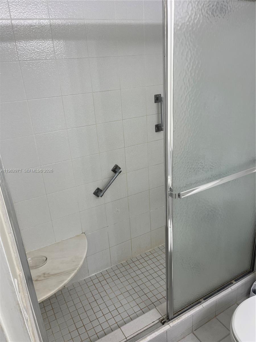 Hollywood FL 33019 - A11962971