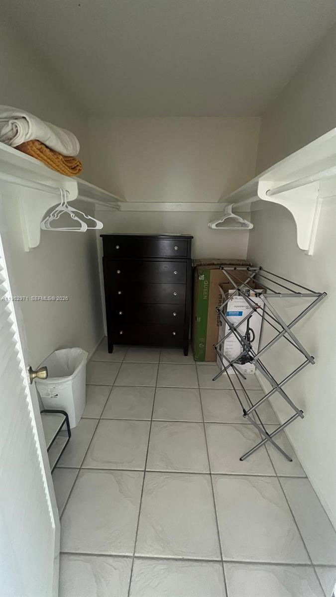 Hollywood FL 33019 - A11962971