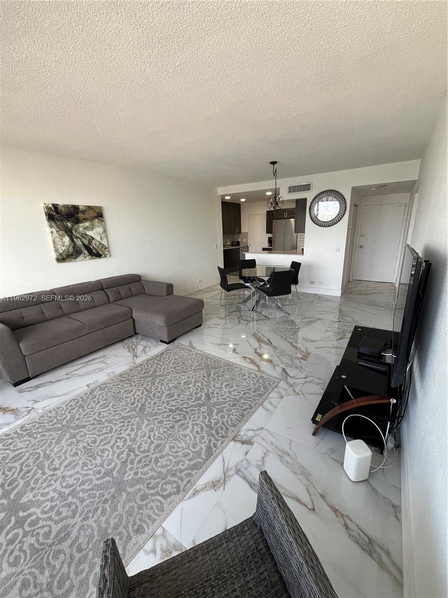 Hollywood FL 33019 - A11962972