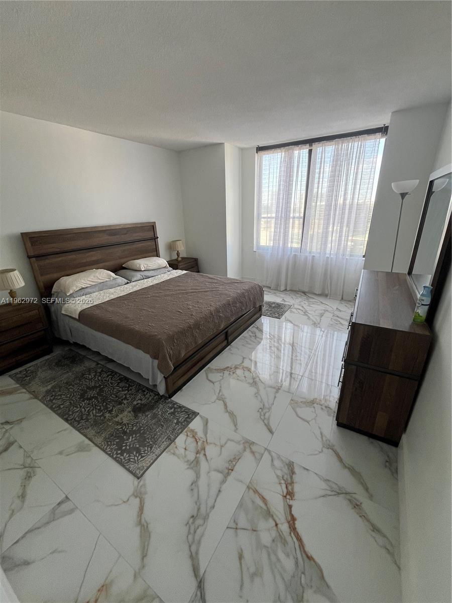 Hollywood FL 33019 - A11962972