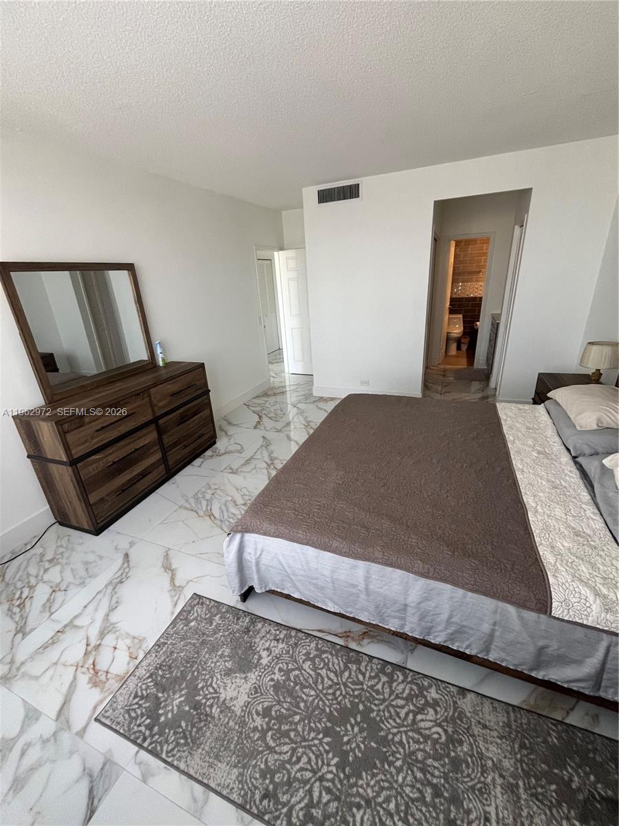 Hollywood FL 33019 - A11962972