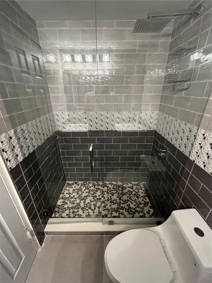 Hollywood FL 33019 - A11962972