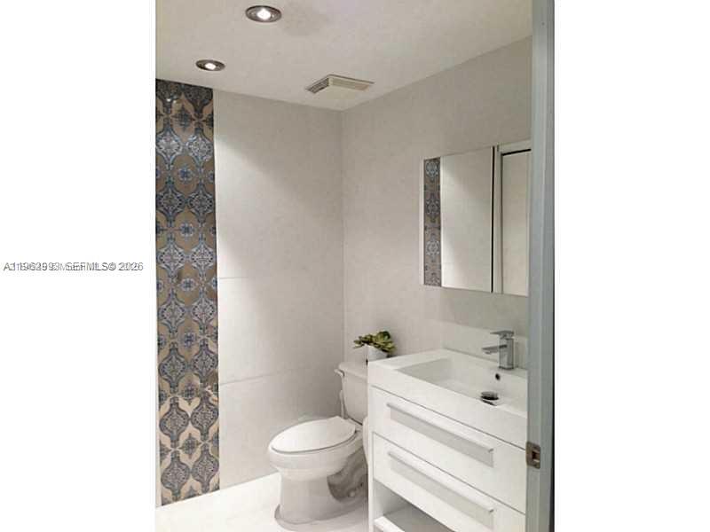 690 SW 1st Ct #1506, Miami FL 33130