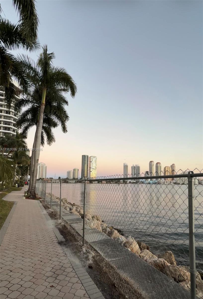 Aventura FL 33180 - A11963006