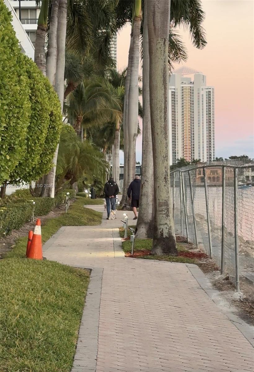 Aventura FL 33180 - A11963006