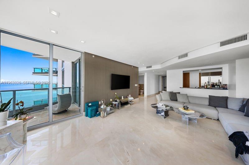 1331 Brickell Bay Dr #1602, Miami FL 33131