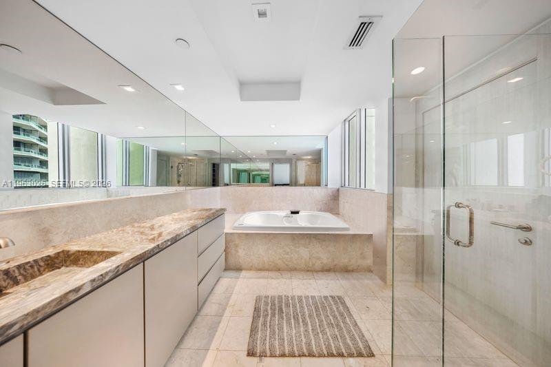 1331 Brickell Bay Dr #1602, Miami FL 33131
