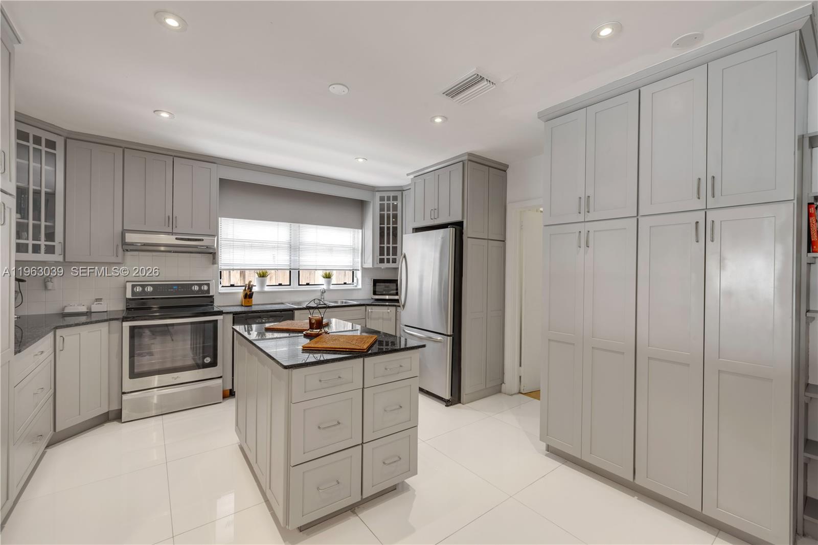 1405 Stillwater Dr, Miami Beach FL 33141