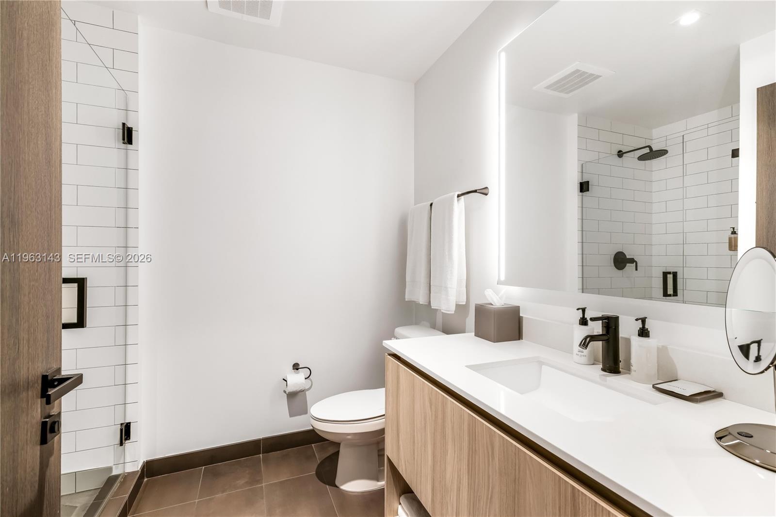 398 NE 5th St #2205, Miami FL 33132