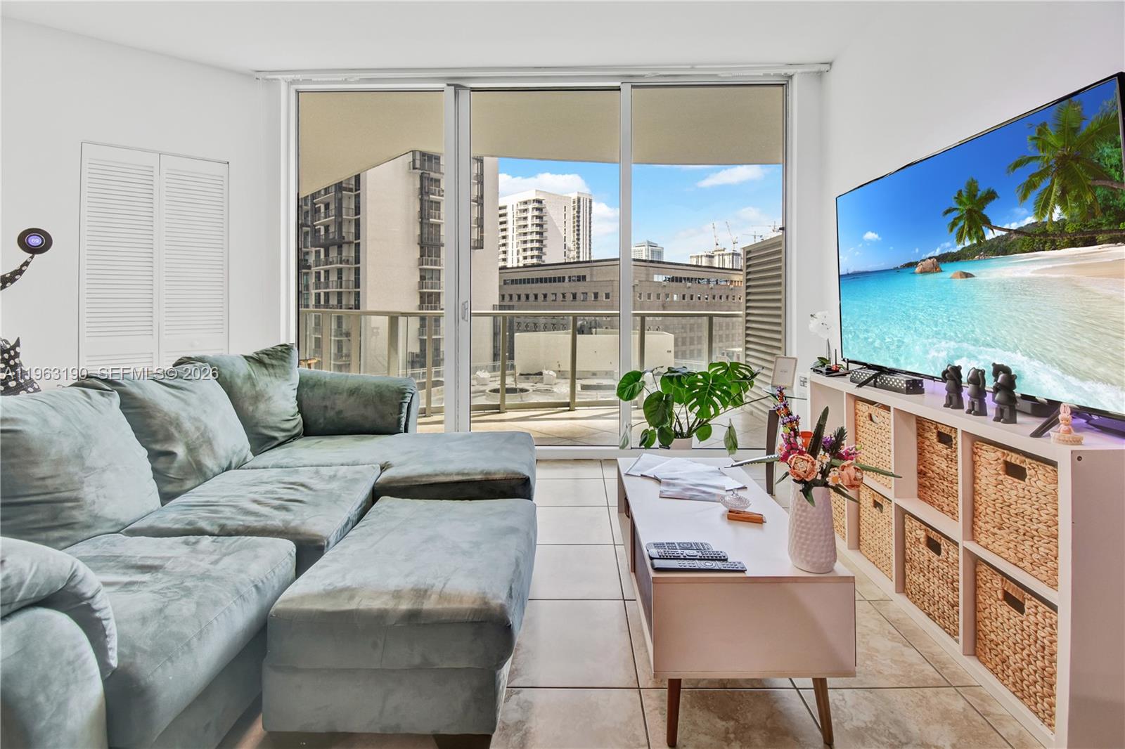 300 S Biscayne Blvd #T-1405, Miami FL 33131