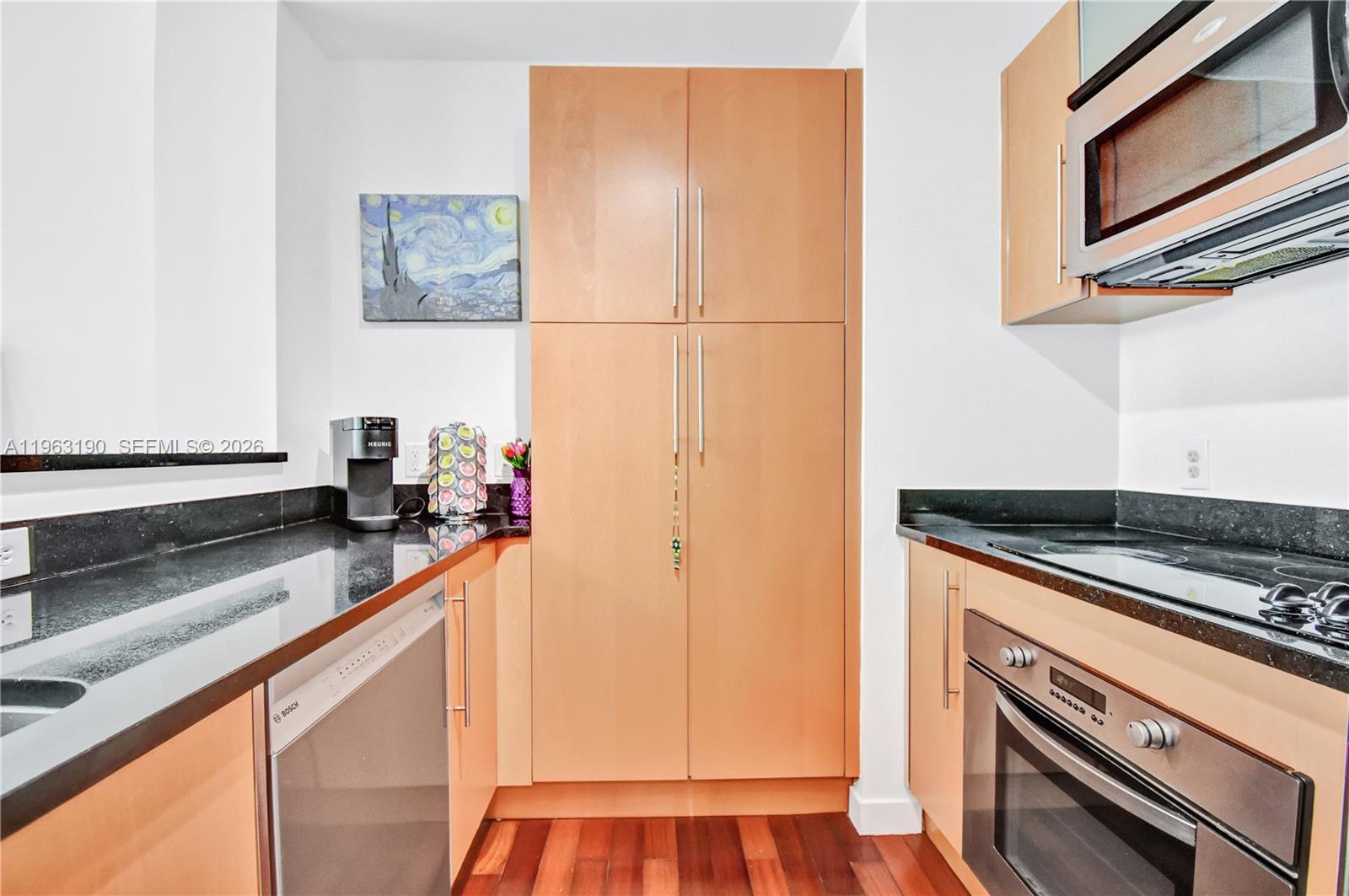300 S Biscayne Blvd #T-1405, Miami FL 33131