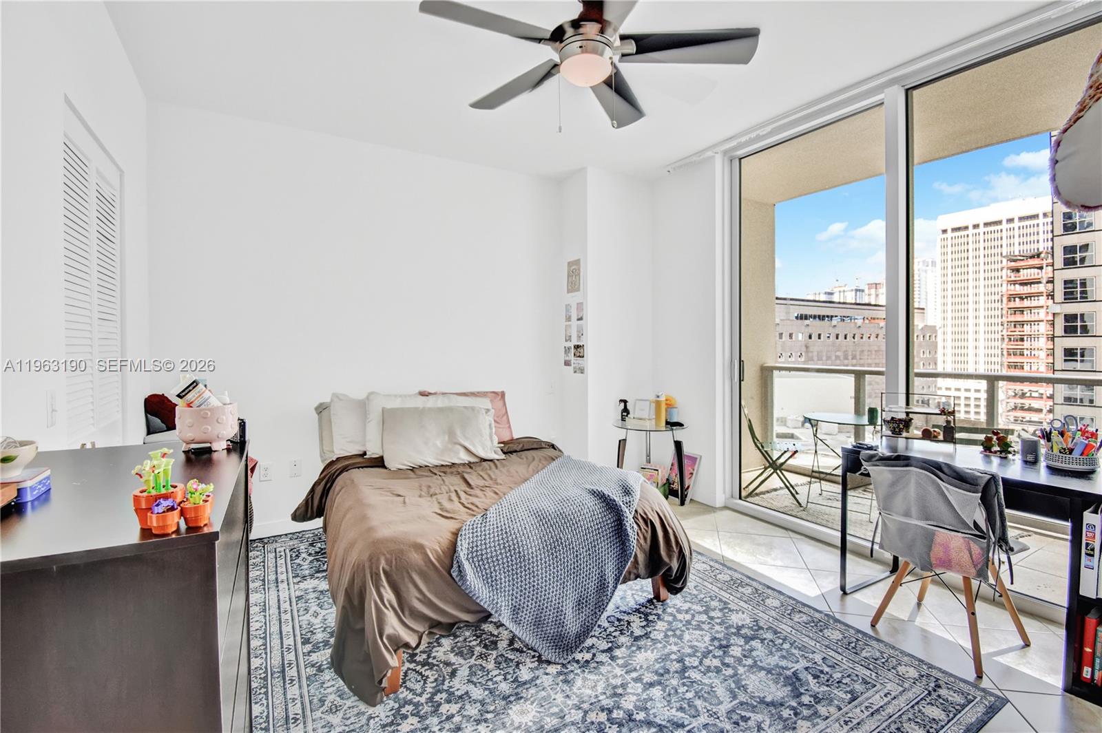 300 S Biscayne Blvd #T-1405, Miami FL 33131