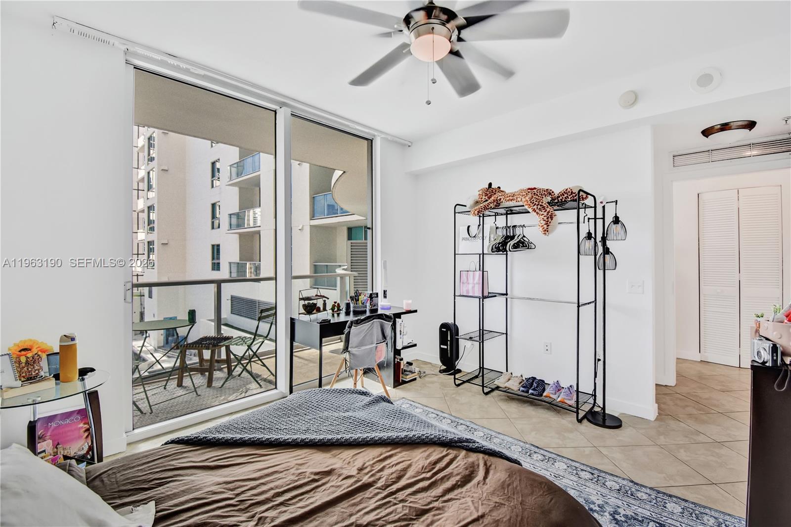 300 S Biscayne Blvd #T-1405, Miami FL 33131