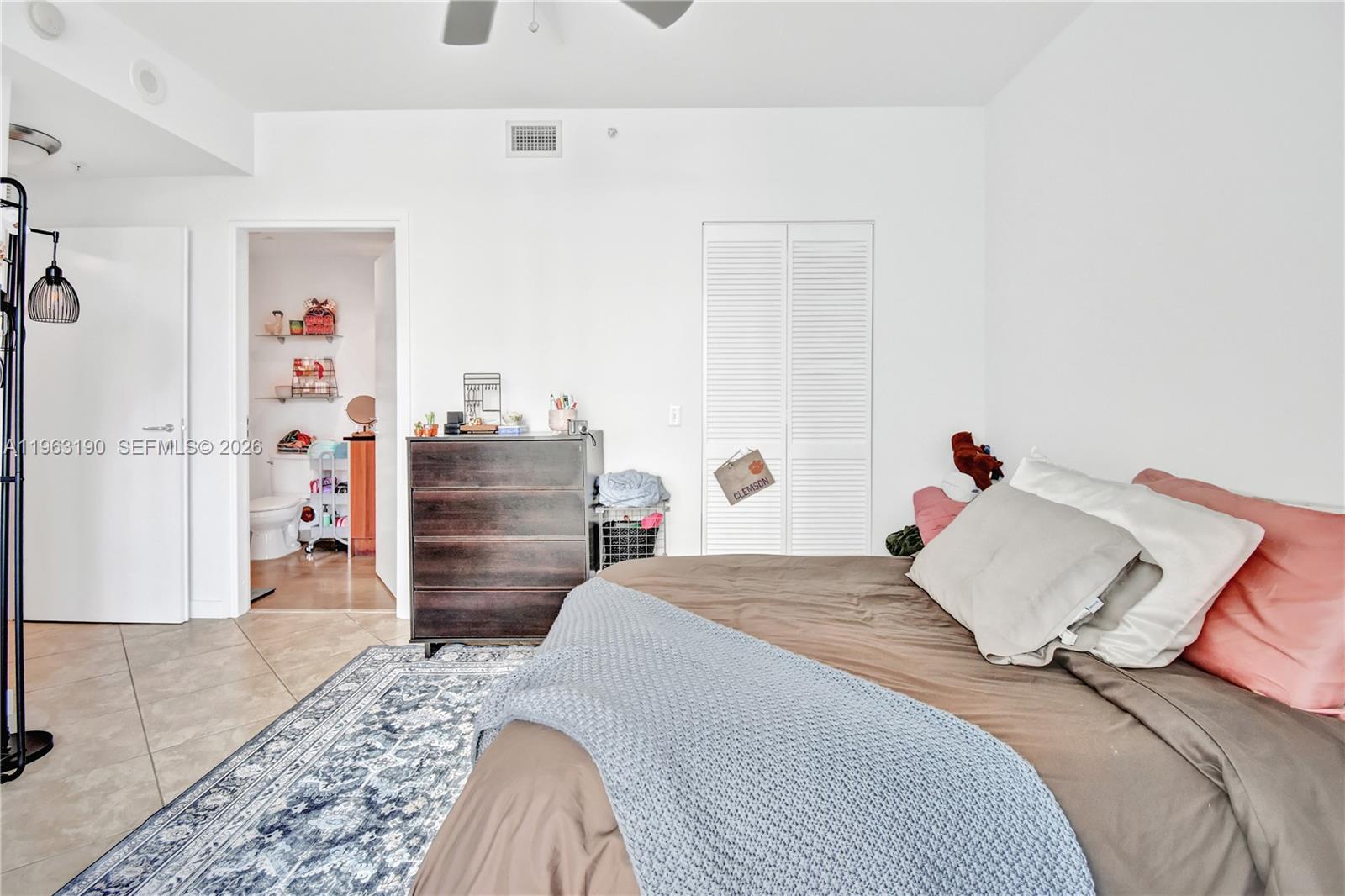 300 S Biscayne Blvd #T-1405, Miami FL 33131