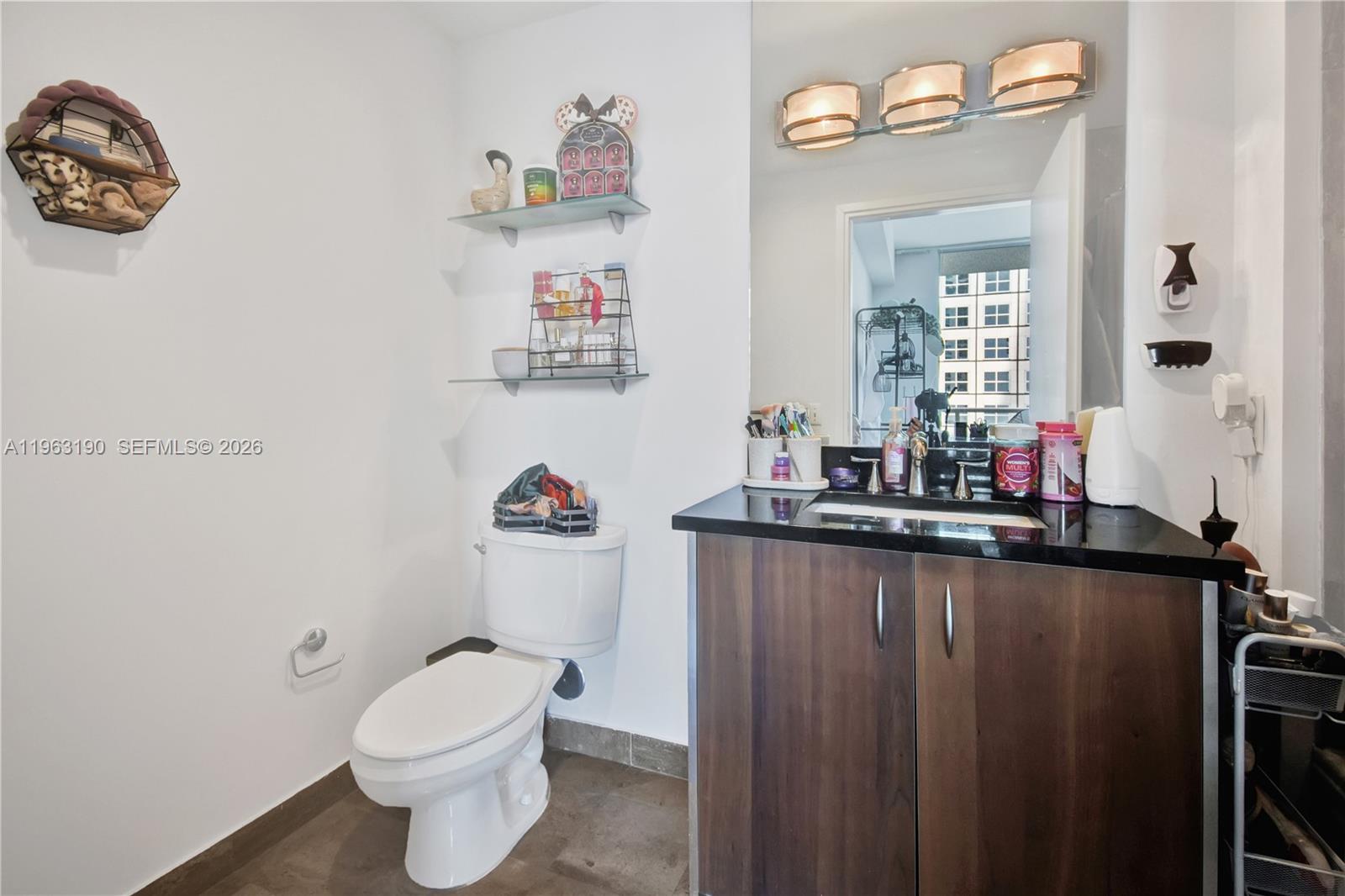 300 S Biscayne Blvd #T-1405, Miami FL 33131
