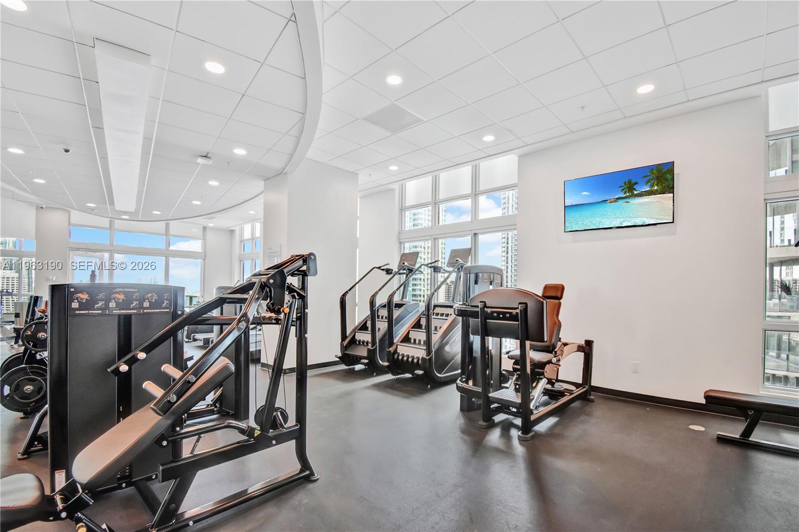 300 S Biscayne Blvd #T-1405, Miami FL 33131