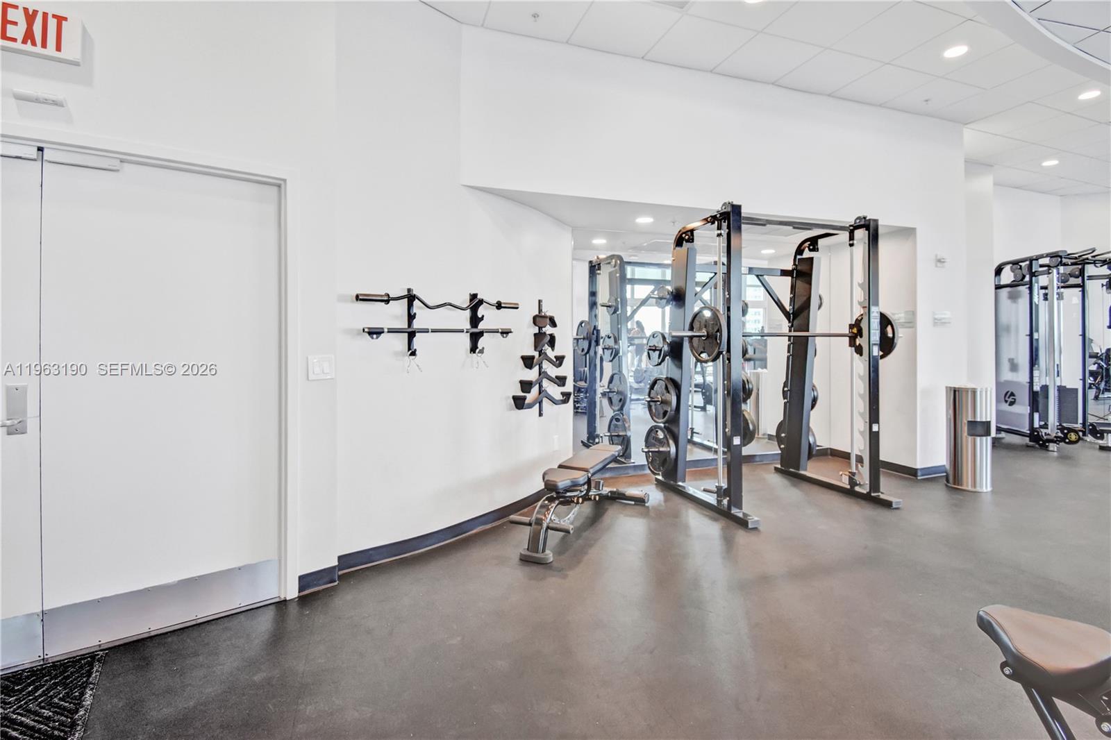 300 S Biscayne Blvd #T-1405, Miami FL 33131