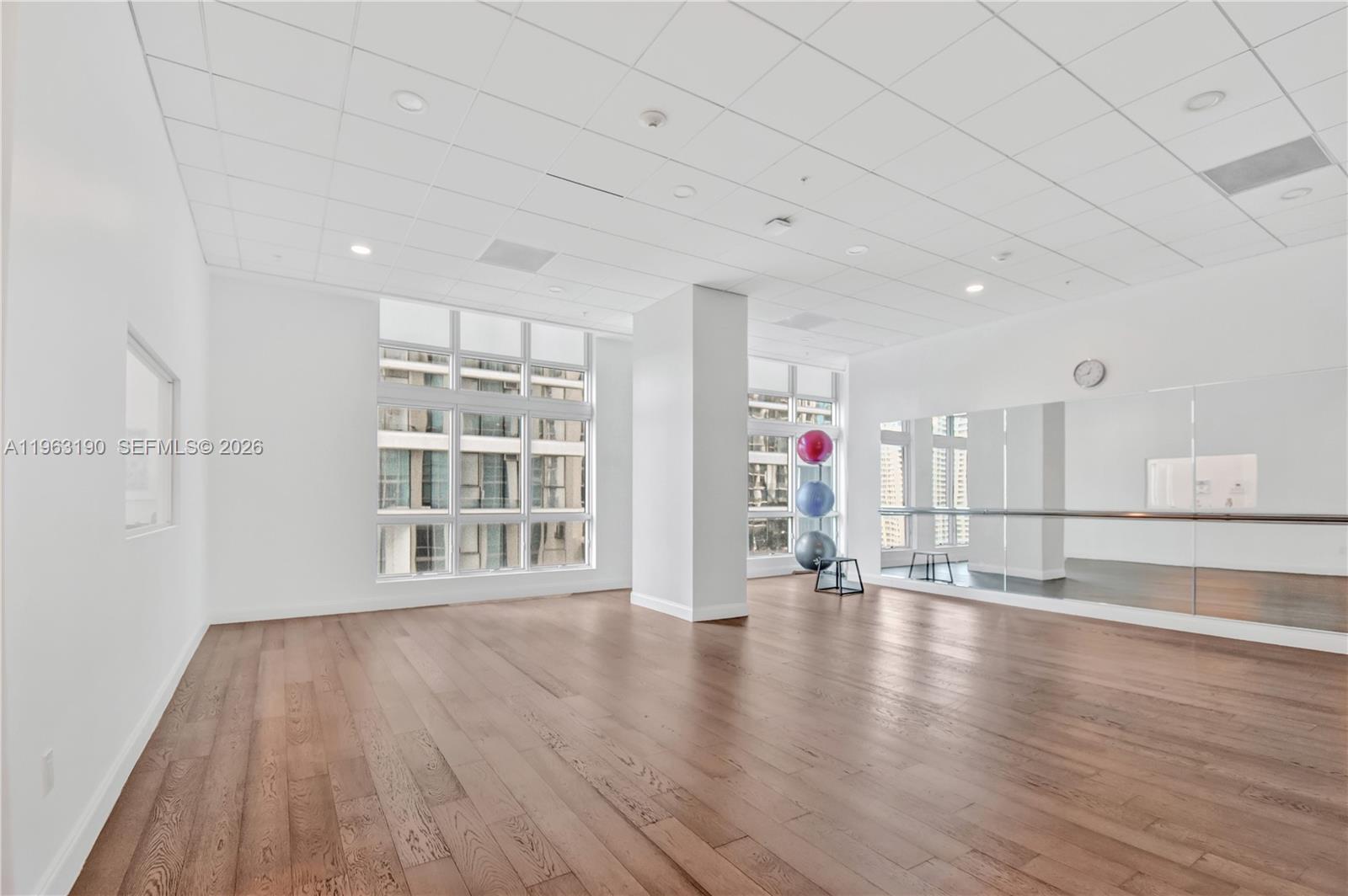 300 S Biscayne Blvd #T-1405, Miami FL 33131
